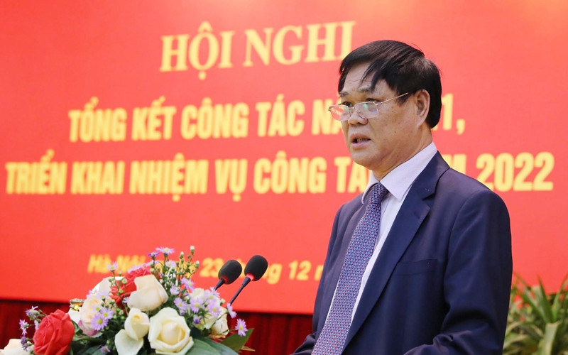 Đồng chí Huỳnh Tấn Việt phát biểu tại hội nghị. Cấp ủy, cán bộ trong Khối các cơ quan Trung ương phải là người tiếp cận đầu tiên, sâu sắc các văn bản của Đảng -0