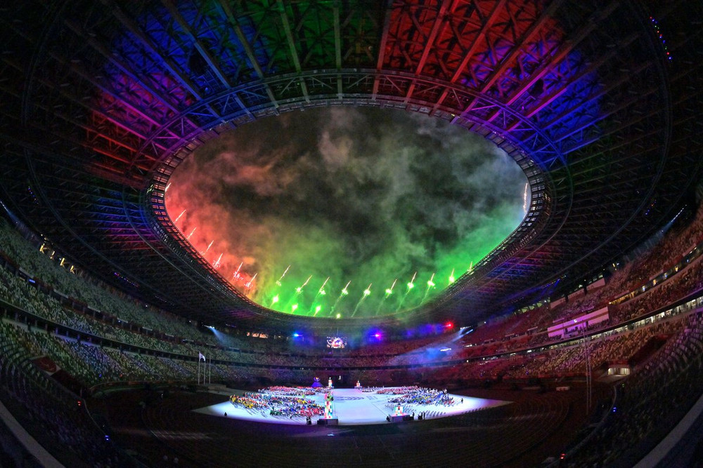 Pháo hoa rực sáng sân vận động Olympic, mở đầu cho lễ bế mạc Paralympic Tokyo 2020. Rực rỡ sắc màu lễ bế mạc Paralympic Tokyo 2020 -0