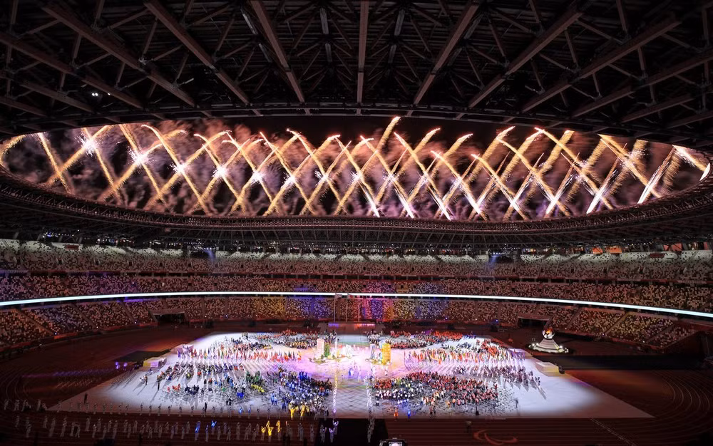 Rực rỡ sắc màu lễ bế mạc Paralympic Tokyo 2020 -0