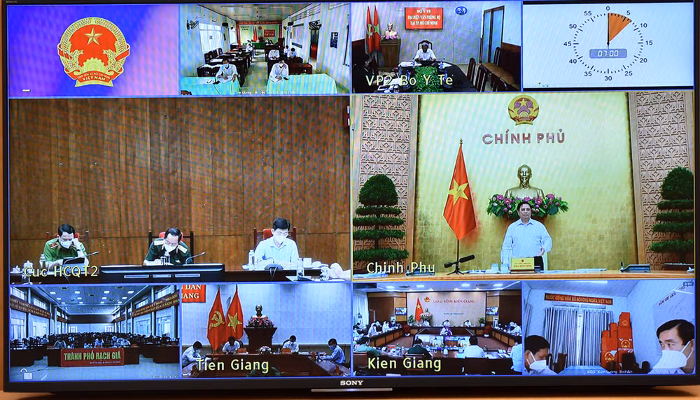 Thủ tướng Chính phủ đã liên tục có các cuộc làm việc trực tuyến với địa phương, kiểm tra đột xuất các xã, phường, thị trấn về công tác phòng chống dịch theo các Công điện 1099 và 1022 của Thủ tướng Chính phủ. Ảnh: VGP