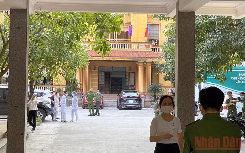 Công an tỉnh Nam Định làm việc tại trụ sở CDC tỉnh Nam Định (đường Phù Nghĩa, phường Lộc Vượng, thành phố Nam Định) chiều 25/4.