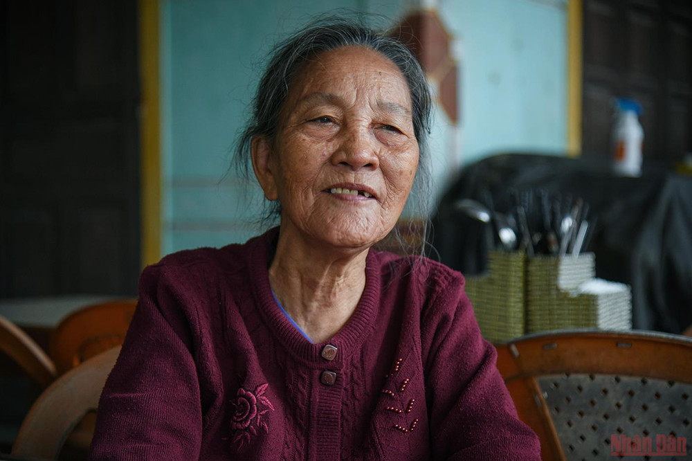 Bà Nguyễn Thị Hương (Vĩnh Linh, Quảng Trị) - một nhân chứng hiếm hoi của giai đoạn “xẻ nửa dòng sông” với nhiệm vụ sơn cầu Hiền Lương. (Ảnh: THÀNH ĐẠT) 50 Giải phóng Quảng Trị: Nghe Hiền Lương kể chuyện -0