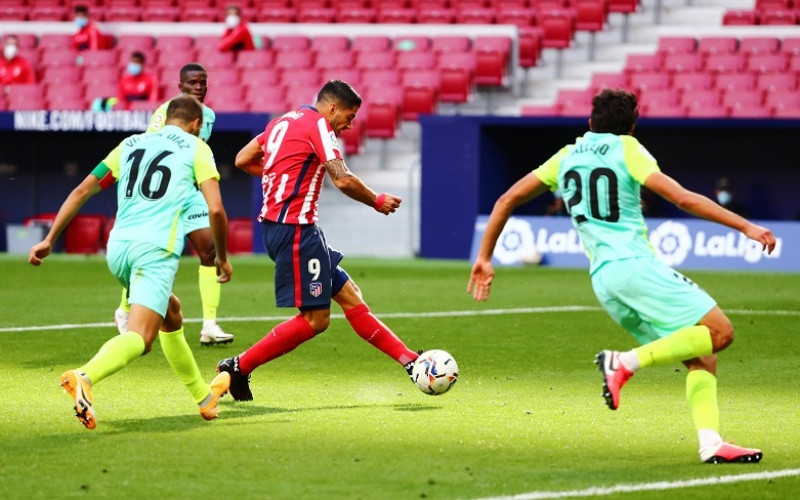 Tân binh Suarez (số 9) có màn ra mắt cực kỳ ấn tượng trong chiến thắng 6-1 của Atletico Madrid. (Ảnh: Reuters) a4-1601259299172.jpg