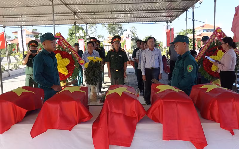 Lễ truy điệu các liệt sỹ hy sinh vì sự nghiệp giải phóng đất nước.