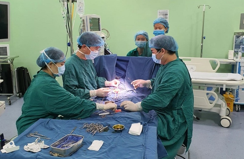 Bệnh nhi suy thận cuối, có đột biến gen WT1 được ghép thận thành công