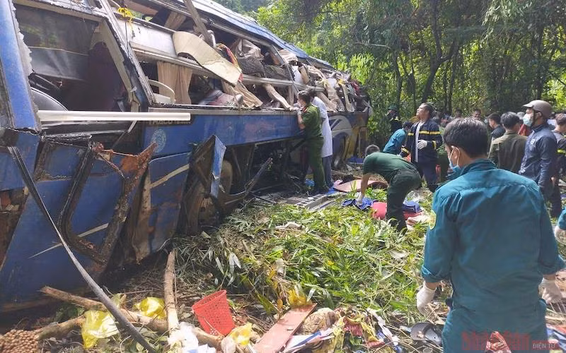 TS Khuất Việt Hùng: Cần tăng cường kiểm tra tài xế và đơn vị kinh doanh vận tải -0