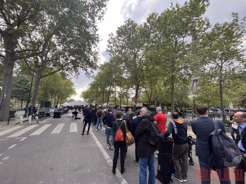 Một số hình ảnh trong đêm bầu cử ở Pháp -3