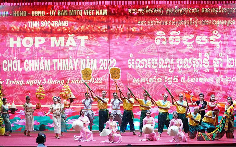 Hoạt cảnh trong buổi họp mặt mừng Tết cổ truyền Chôl Chnăm Thmây tại Sóc Trăng. Phó Thủ tướng Thường trực Chính phủ chúc Tết Chôl Chnăm Thmây tại Sóc Trăng -0