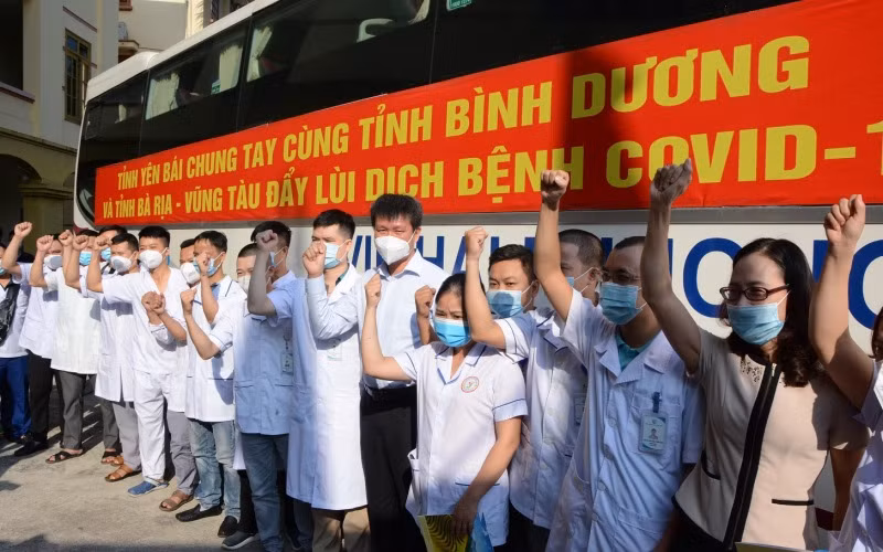 Chủ tịch UBND tỉnh Yên Bái Trần Huy Tuấn cùng thể hiện quyết tâm phòng, chống dịch.