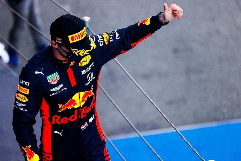 Max Verstappen của đội Red Bull. Hamilton giành chiến thắng dễ dàng tại Barcelona -0