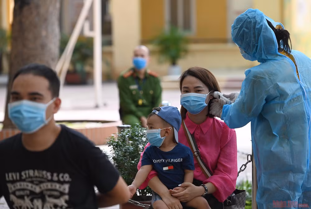 Hà Nội xét nghiệm PCR cho người dân trở về từ Đà Nẵng -4