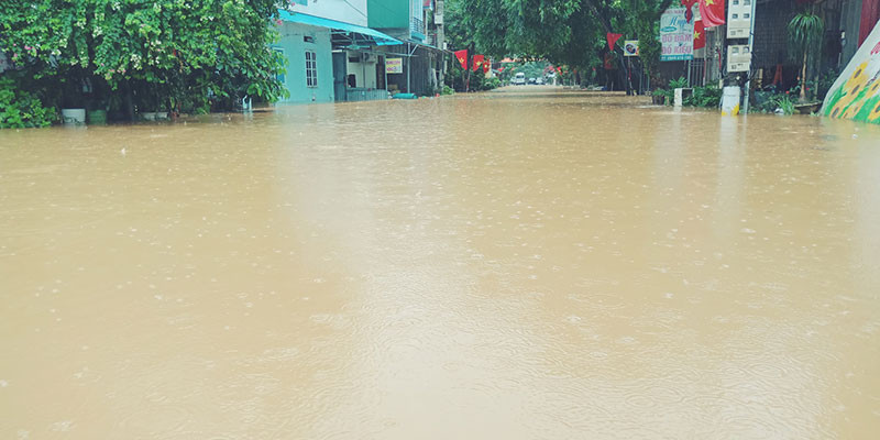 Nhiều tuyến đường trên địa bàn thành phố chìm trong biển nước. Hà Giang thiệt hại lớn do mưa to và sạt lở đất -0