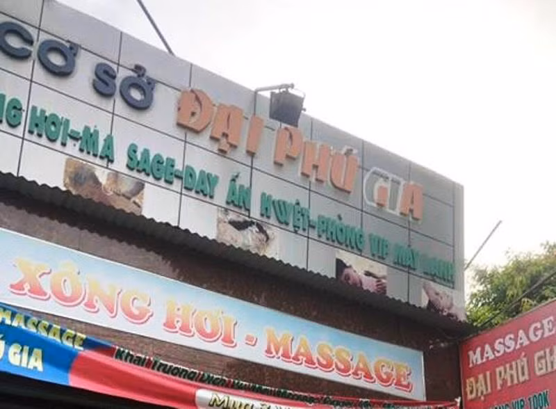 Hai cơ sở massage hoạt động bất chấp quy định tạm đóng cửa