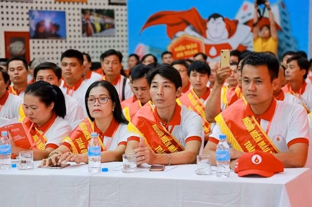 Chuyện về "những người cho đi giọt máu hồng"