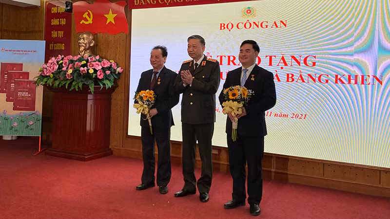 Giới thiệu cuốn sách về an ninh quốc gia do Bộ trưởng Công an Tô Lâm chủ biên -0