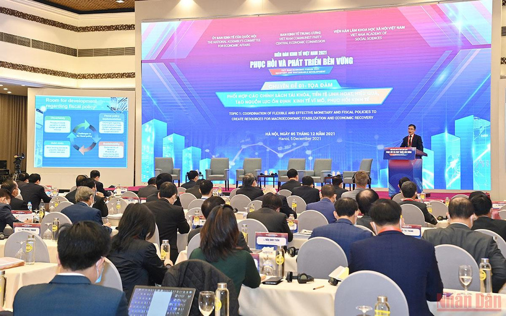 Toàn cảnh phiên thảo luận chiều 5/12.