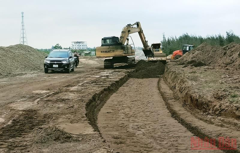 Những hạng mục cuối cùng của dự án cải tạo, nâng cấp đường tránh trú bão, cứu hộ cứu nạn, phát triển kinh tế biển và bảo đảm an ninh quốc phòng ven biển phía nam tỉnh Thái Bình đang gấp rút hoàn thành. Đẩy nhanh tiến độ thi công các dự án trọng điểm tỉnh Thái Bình -0