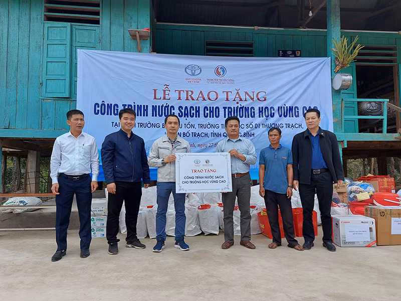 Quỹ Toyota Việt Nam cung cấp nước sạch cho các trường tiểu học tại Quảng Bình. (Ảnh do Công ty Ô tô Toyota Việt Nam cung cấp)