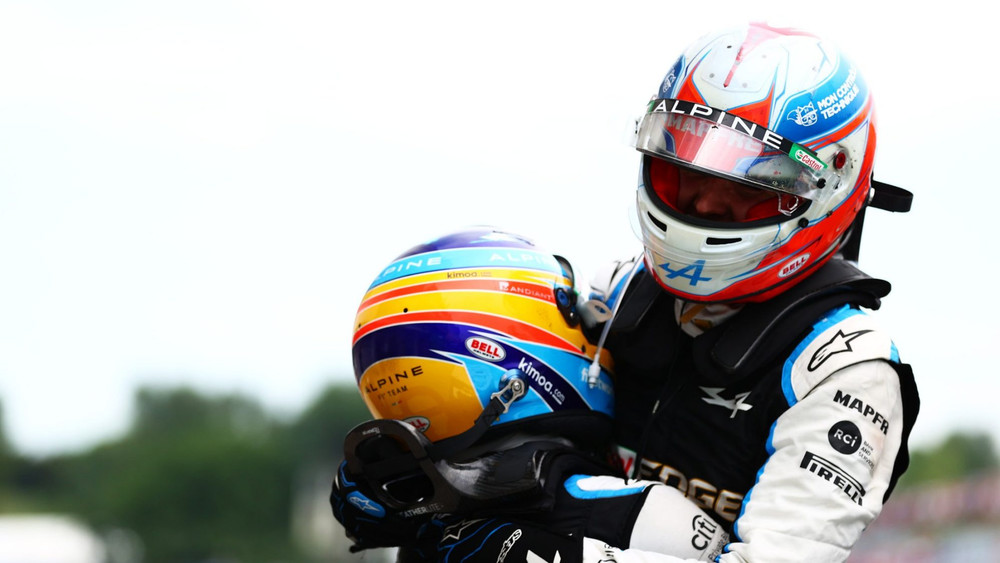 Alonso đã ôm Esteban Ocon sau chiến thắng quý giá. Esteban Ocon lần đầu lên ngôi F1 -0