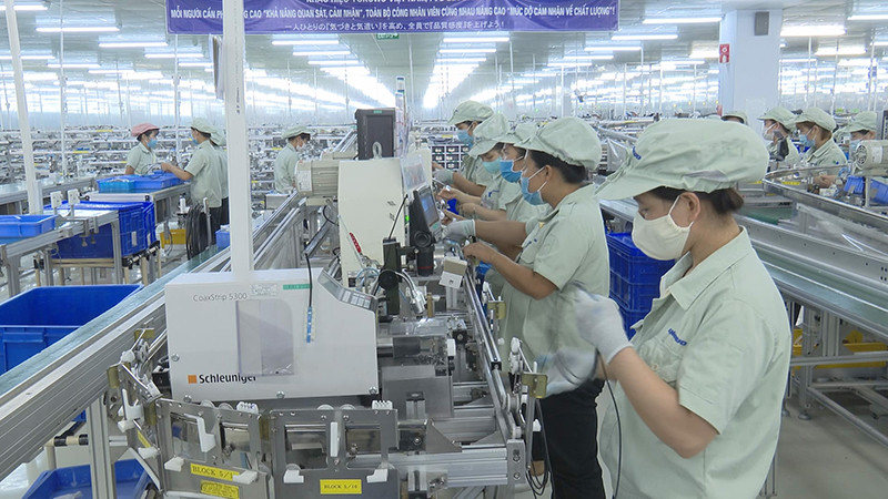Hoạt động sản xuất tại Công ty Yokwo, khu công nghiệp Đồng Văn. Doanh nghiệp Hà Nam chủ động ứng phó với dịch Covid-19 -0