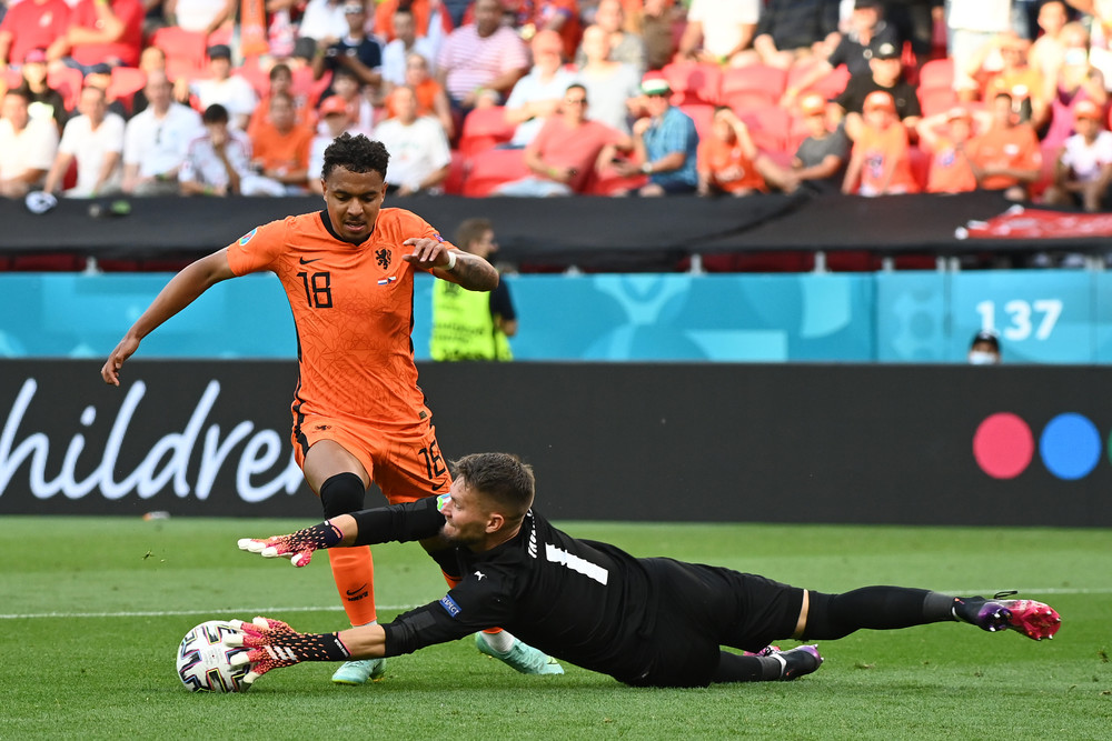 Malen bỏ lỡ bàn thắng ngay trước mũi giày. (Ảnh: UEFA) Thua cay đắng, Hà Lan chấp nhập chia tay EURO 2020 -0