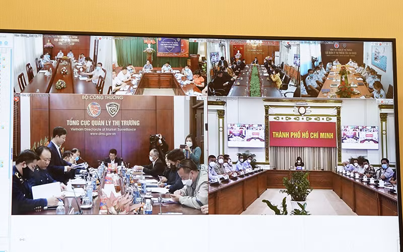 Bộ Công Thương làm rõ nguyên nhân khan hiếm xăng dầu -0