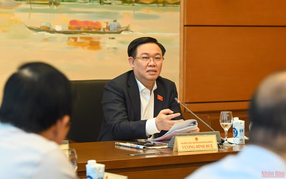 Chủ tịch Quốc hội Vương Đình Huệ phát biểu tại thảo luận tổ chiều 31/5. (Ảnh: NGUYÊN LINH)