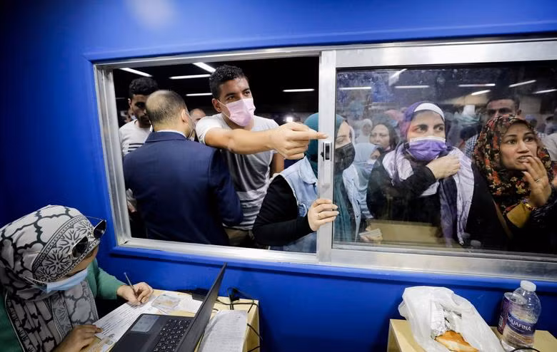 [Ảnh] Mong manh sự sống và cái chết giữa đại dịch Covid-19 -0