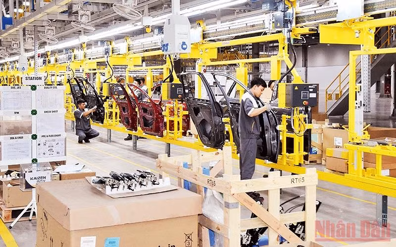 Sản xuất ô-tô tại nhà máy Công ty TNHH Sản xuất và Kinh doanh VinFast, Khu công nghiệp Ðình Vũ (Hải Phòng).