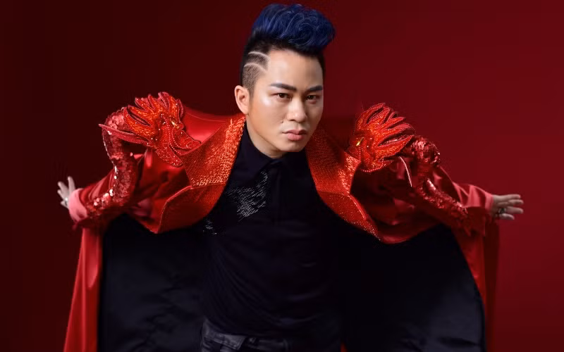 Ca sĩ Tùng Dương.