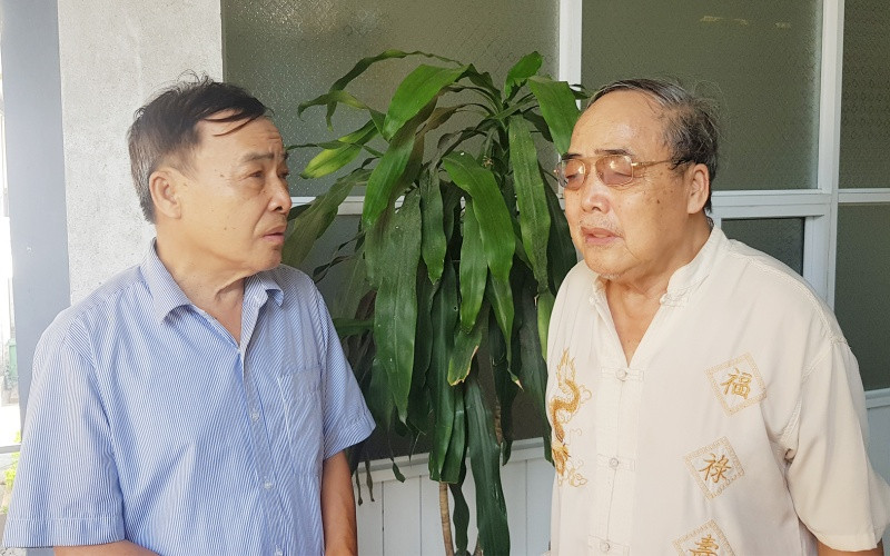Nỗi đau những năm đất nước còn chia cắt, trong một gia đình, anh trai Lê Thanh Huynh (bên phải) thì đi bộ đội, còn ông Lê Thanh Ngạnh bị chính quyền miền nam cũ bắt đi lính. 50 năm nối nhịp đôi bờ Hiền Lương-Bến Hải - Kỳ 2: Trông con, đợi nước nhà thống nhất -0