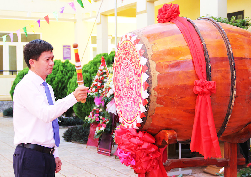 Bí thư Tỉnh ủy Lê Quang Tùng đánh hồi trống khai giảng năm học mới Niềm vui đón năm học mới tại các địa phương trên cả nước -0