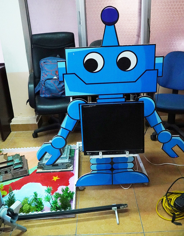 Mô hình "Robot hướng dẫn viên du lịch", sản phẩm đoạt giải Nhất Cuộc thi Sáng tạo thanh thiếu niên nhi đồng toàn quốc lần thứ 17 năm 2021. (Ảnh: VUSTA) Sáng tạo hiệu quả của học sinh Hà Nội: “Robot hướng dẫn viên du lịch” -0