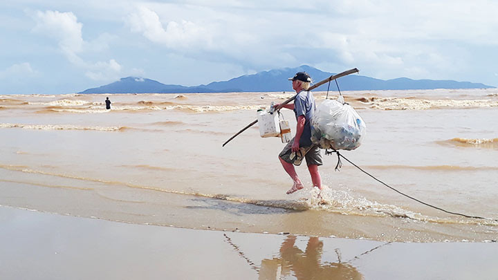 Tìm chỗ thả lưới. Sông Thu Bồn mùa lũ -0