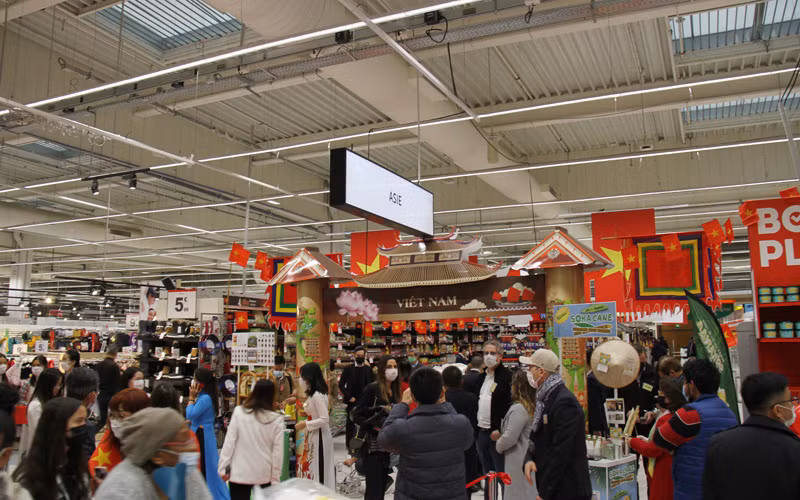 Tuần hàng Việt Nam đầu tiên trong hệ thống siêu thị Carrefour ở Pháp -0