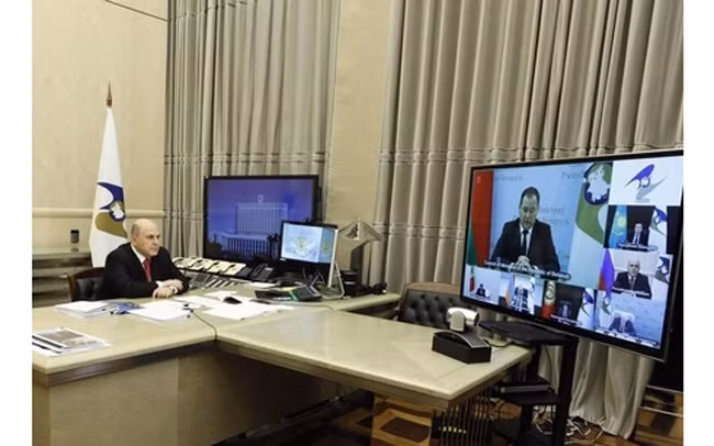 Thủ tướng Nga M. Mi-su-xtin dự phiên họp của EIC.