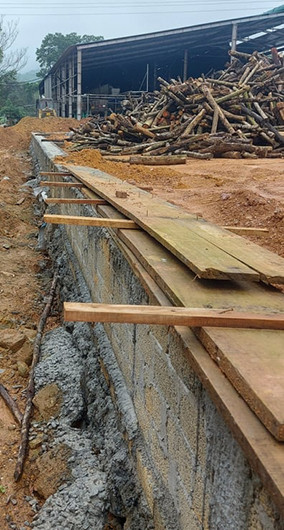 Móng giằng và sắt chờ lắp ráp công trình. Chuyện lạ ở Thanh Mai -0