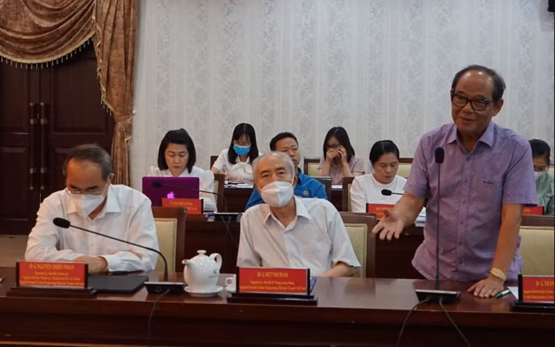 Đại biểu phát biểu ý kiến tại hội thảo.