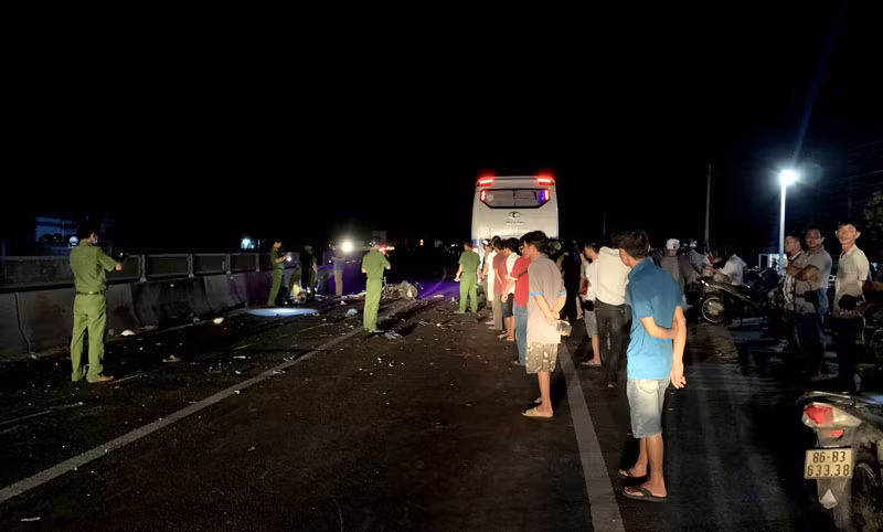 Hiện trường vụ tai nạn giao thông làm hai người chết tại chỗ.