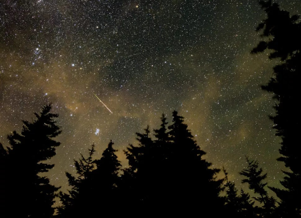 Một ánh băng Perseid được chụp ở Spruce Knob, Tây Virginia, Mỹ, ngày 11/8/2021. Ảnh: NASA. Những hiện tượng thiên văn kỳ thú năm 2022 -0
