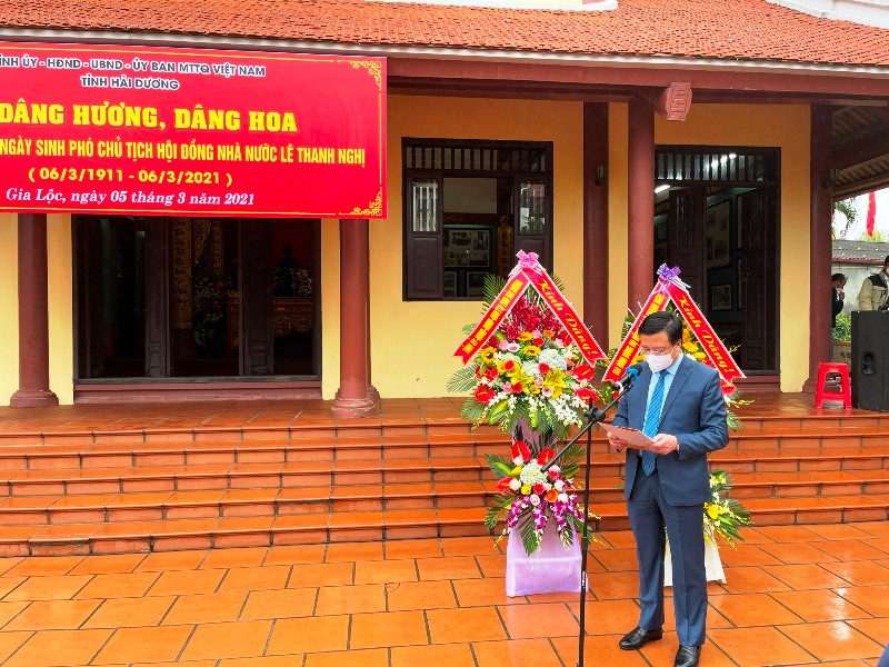 Bí thư Tỉnh ủy Hải Dương Phạm Xuân Thăng đọc diễn văn ôn lại thân thế sự nghiệp của Phó Chủ tịch Hội đồng Nhà nước Lê Thanh Nghị.