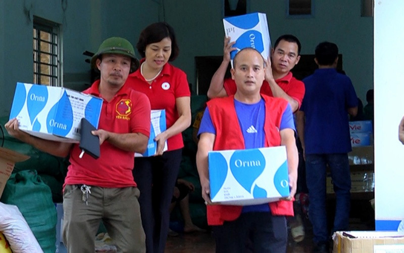 Vận chuyển hàng hóa đến vùng bị thiên tai. Yên Bái hỗ trợ 1,6 tỷ đồng vùng bão lũ -0