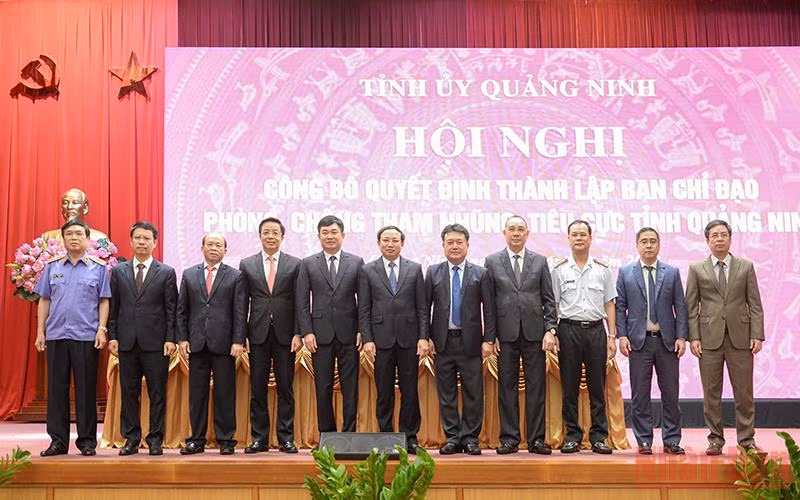 Các thành viên của Ban Chỉ đạo về Phòng, chống tham nhũng, tiêu cực tỉnh Quảng Ninh.