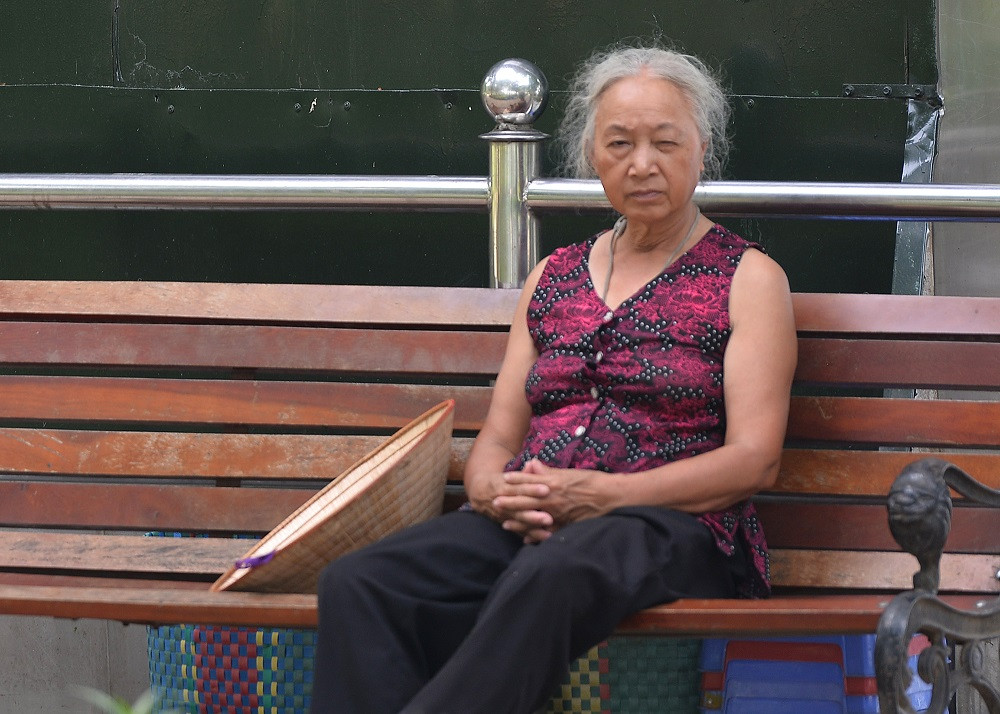 Những đối tượng dễ bị ảnh hưởng bởi dịch bệnh như người già, trẻ em,... cũng tỏ ra lơ là trong phòng, chống Covid-19. Không được chủ quan trong phòng chống dịch bệnh -2