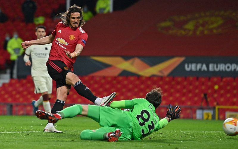 Cả Cavani và Fernandes đóng góp tới bốn bàn thắng và bốn pha kiến tạo trong chiến thắng tưng bừng của MU. (Ảnh: UEFA Europa League) Man United thắng giòn giã, Arsenal thất thủ sân khách -0