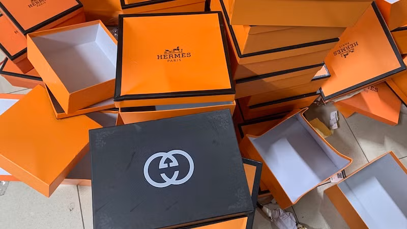 Thu giữ kho chứa 20 nghìn túi xách giả thương hiệu nổi tiếng -0