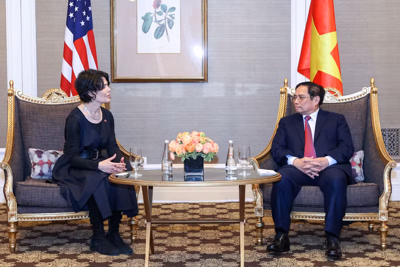 Thủ tướng Phạm Minh Chính tiếp bà Nina Hachigian, Phó Thị trưởng thành phố Los Angeles. (Ảnh: NHẬT BẮC)