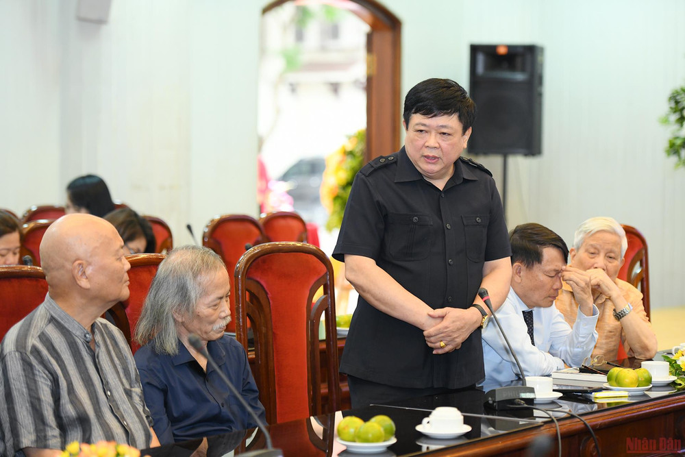 Đồng chí Nguyễn Thế Kỷ, Chủ tịch Hội đồng Lý luận, phê bình văn học, nghệ thuật Trung ương chia sẻ cảm nhận về Nhân Dân hằng tháng. Nhân dân hàng tháng - 25 năm và hành trình của Đẹp -0