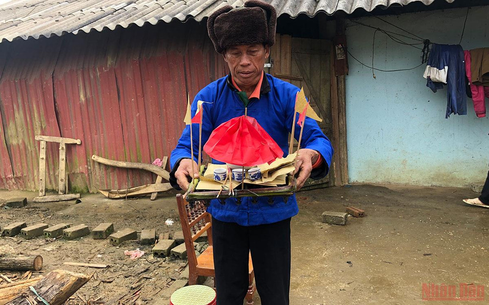 Mâm cúng đã xong. Vui nhộn lễ quét ma của người Phù Lá -0