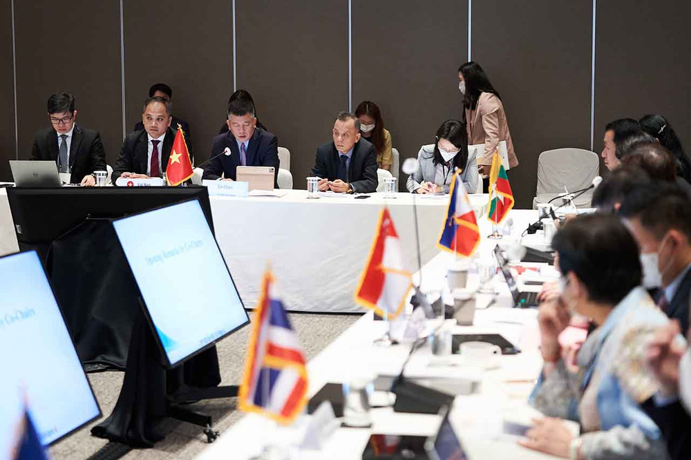 Đại sứ Vũ Hồ, Quyền Trưởng SOM ASEAN Việt Nam đồng chủ trì đối thoại. (Ảnh: Bộ Ngoại giao) Đối thoại ASEAN-Hàn Quốc lần thứ 26 -0